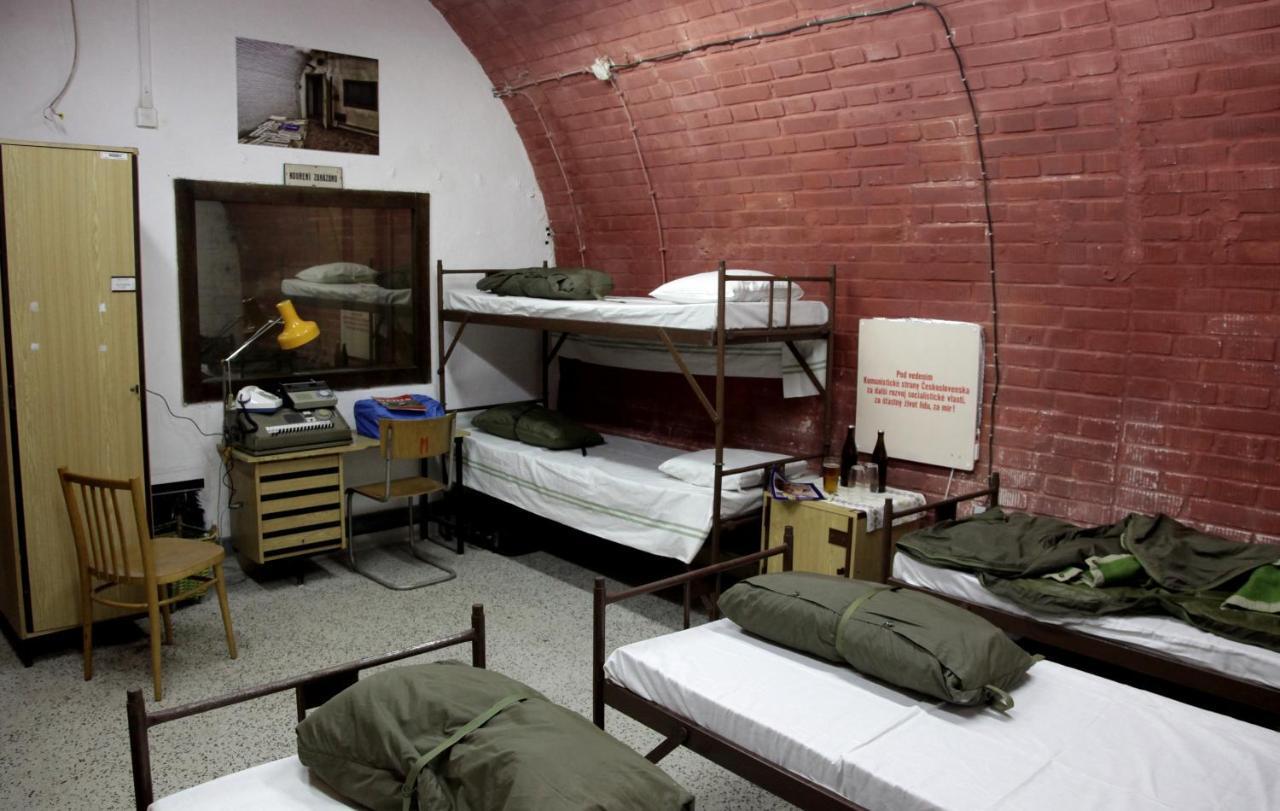 10-Z Bunker Hostel Бърно Стая снимка